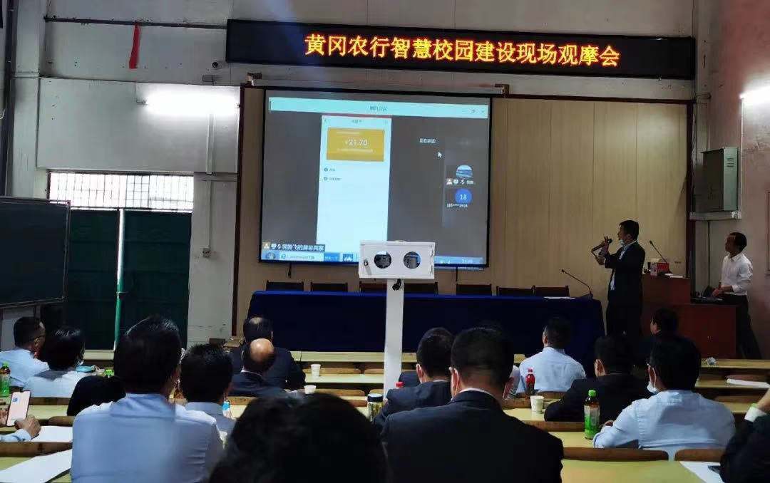 精彩紛呈！聞一多中學(xué)智慧校園多場(chǎng)景應(yīng)用引圍觀！(圖1)